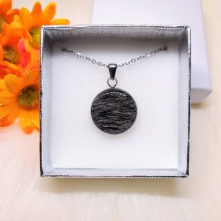 Šperk vyplněný srsti ❤️ i takto může Váš šperk vypadat pokud nechcete mít přímo tvar ze srsti. www.vzpominkovesperky.cz...