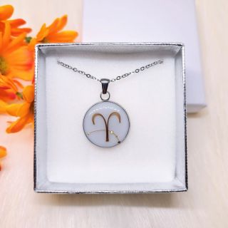 Jedno individuální přání :) vlásky dvojčátek ve znamení Berana :) www.vzpominkovesperky.cz #beran #znamenizverokruhu...