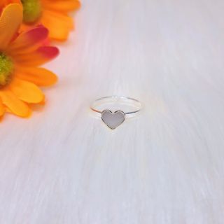 💍 Stříbrný prstýnek s jedinečným kamenem – vytvořeným z mateřského mléka. Protože vzpomínky si zaslouží žít navždy.❤️...